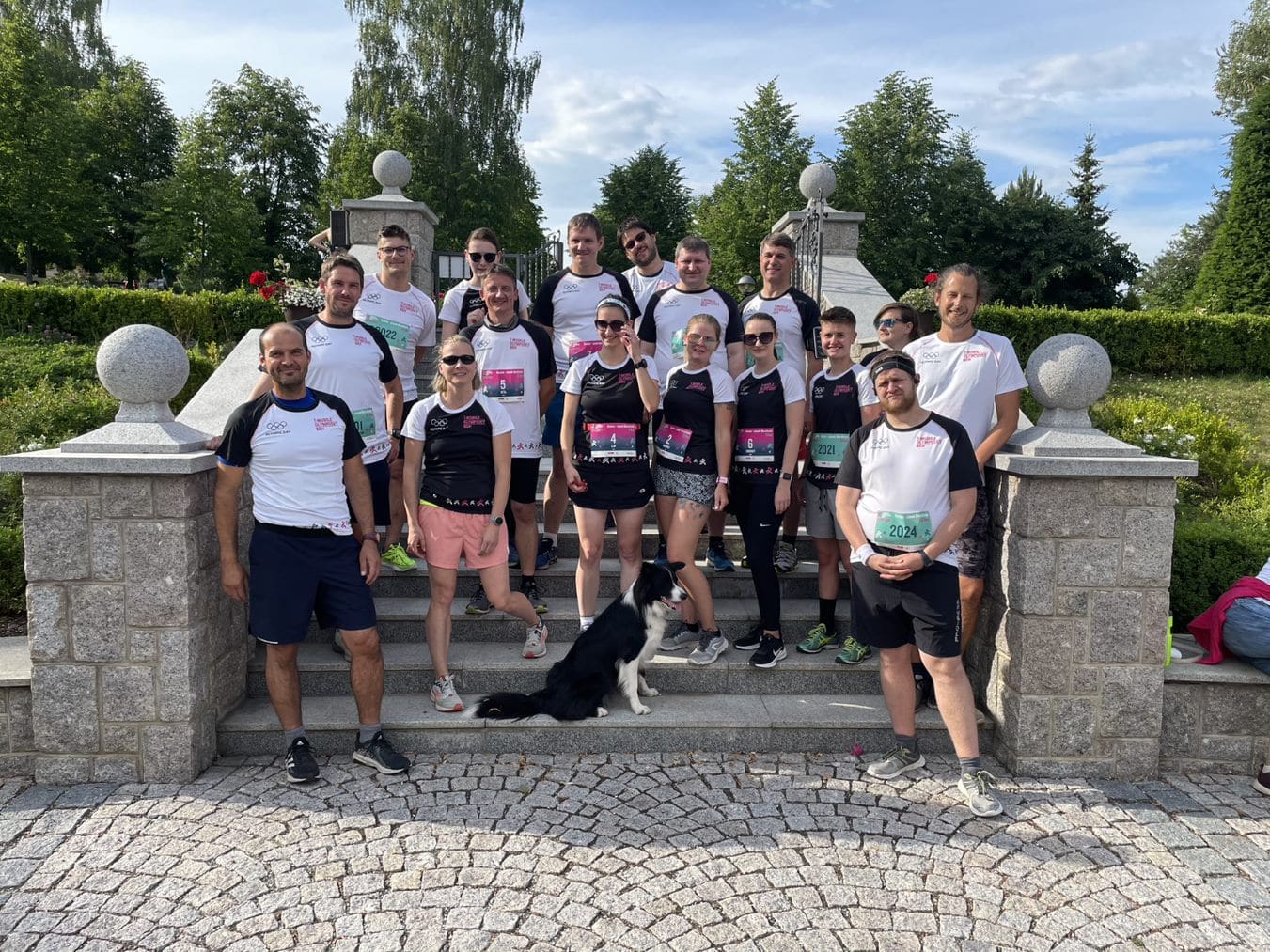 Společná dotka na firemním teambuildingu